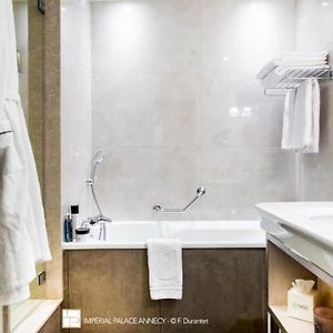 Prestige Lake Room Spa Access Reservation Needed